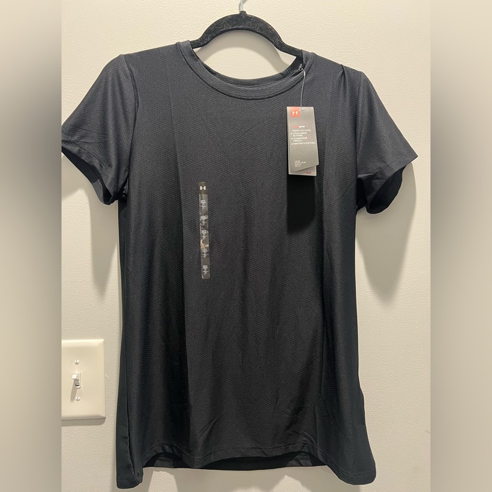 Under Armor heat°gear NWT black loose short sleeved shirt - black